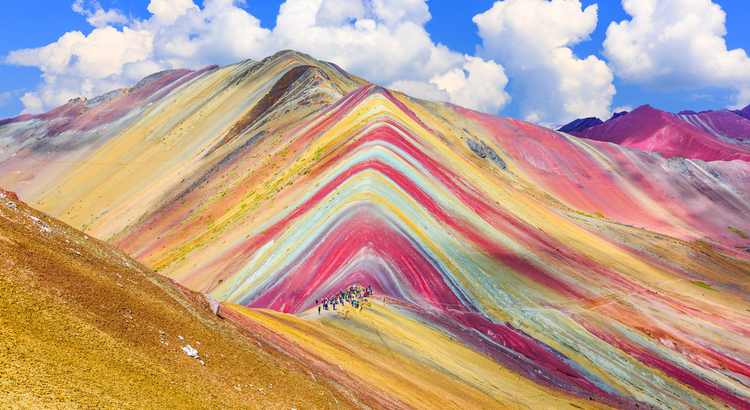 Αναπάντεχα μέρη στο Περού, το βουνό που μοιάζει με ουράνιο τόξο