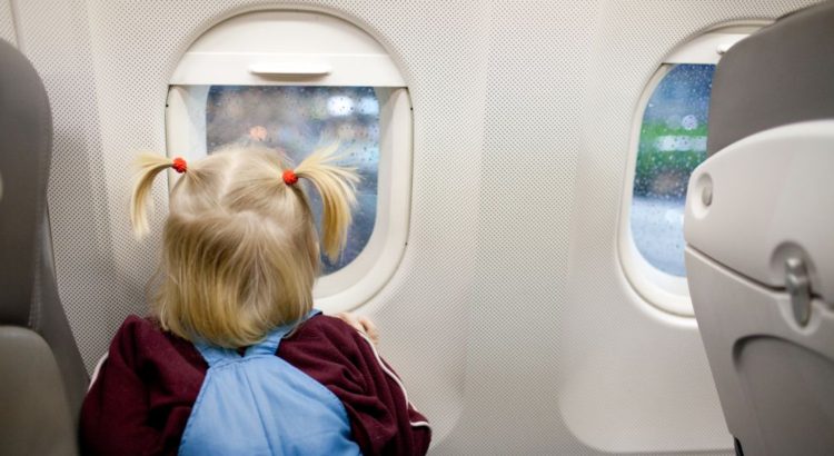 Πτήση με παιδιά πώς να περάσουν καλά στη διαδρομή